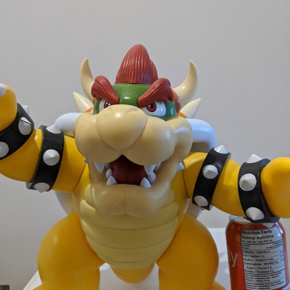 Super Mario Bowser Figure